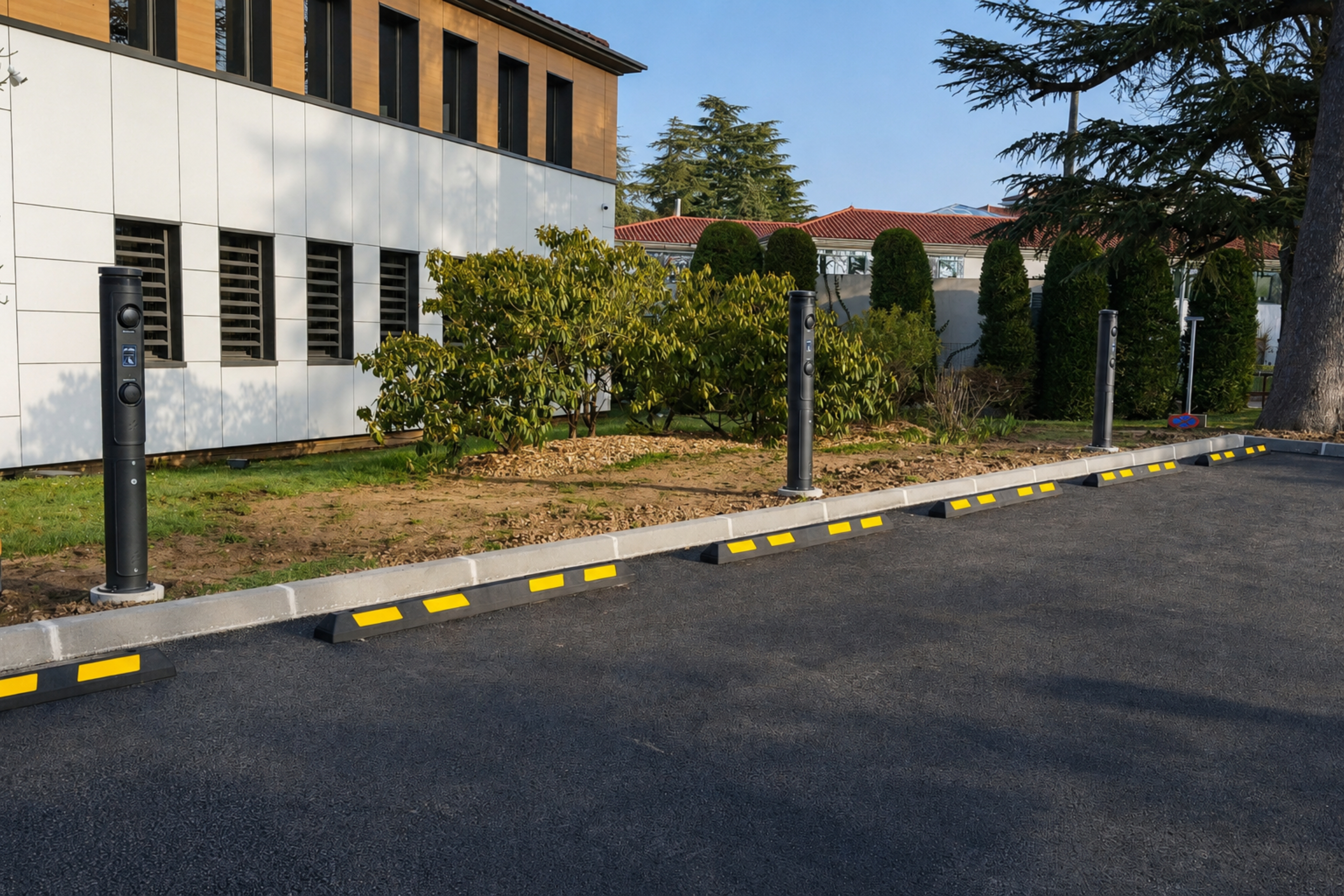 Ratio io7-laadpalen op het parkeerterrein van Village d’Affaires R24 in Frankrijk